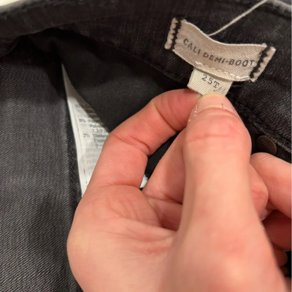 Madewell Cali Demi-Boot Jeans in Hollindale
Wash Size 25-Tall Kick Flare - Picture 4 of 6